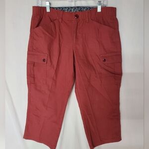 Dockers Red Cargo SZ 8 Capris Relaxed Fit